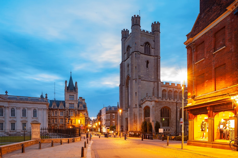 5. Auf die Spitze der St Mary’s Church klettern und von oben die Aussicht über Cambridge genießen