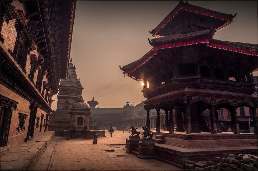 5. Durbar-Platz in Bhaktapur – der ehemals größte und prachtvollste der Durbar-Plätze des Kathmandutals verlor zahlreiche Gebäude bei Erdbeben, doch auch die verbliebenen Tempel und Paläste lohnen den Besuch
