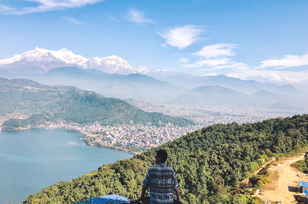 2. Pokhara – die zentralnepalesische Stadt am Phewa-See ist ein guter Ausgangsort für Wanderungen im Annapurna-Gebirge 