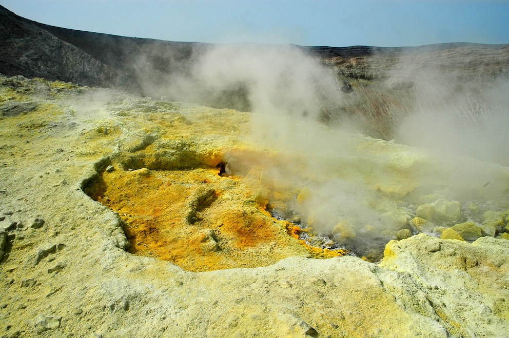 Auf der Insel Vulcano riecht es, aufgrund des aktiven Vulkans, oft nach faulen Eiern ...