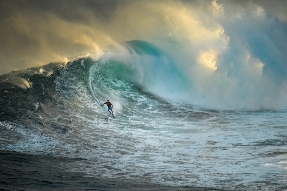 Zugegeben, solche Wellen sind etwas für sehr ambitionierte und erfahrene Surfer. Doch es gibt auch geeignete Strände und Kurse für Anfänger auf Big Island! 