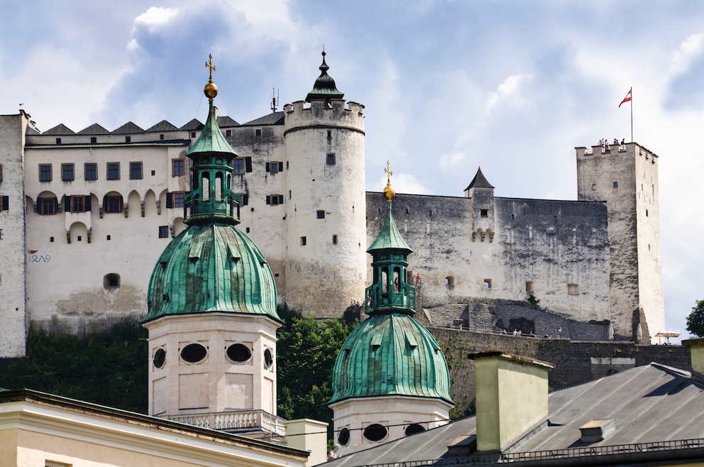 4. Festung Hohensalzburg – die Festungsanlage auf dem Berg oberhalb der Stadt ist das Wahrzeichen Salzburgs