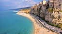 Die Kleinstadt Tropea  an der Ostküste Kalabriens ist ein hübsches Ziel bei einem Urlaub in der süditalienischen Region