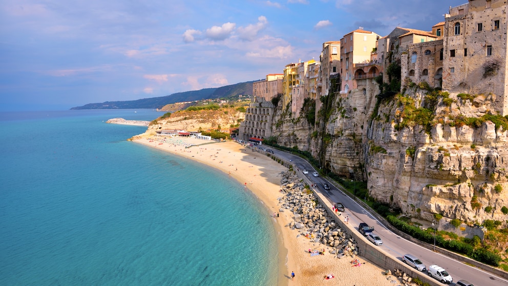 Die Kleinstadt Tropea  an der Ostküste Kalabriens ist ein hübsches Ziel bei einem Urlaub in der süditalienischen Region