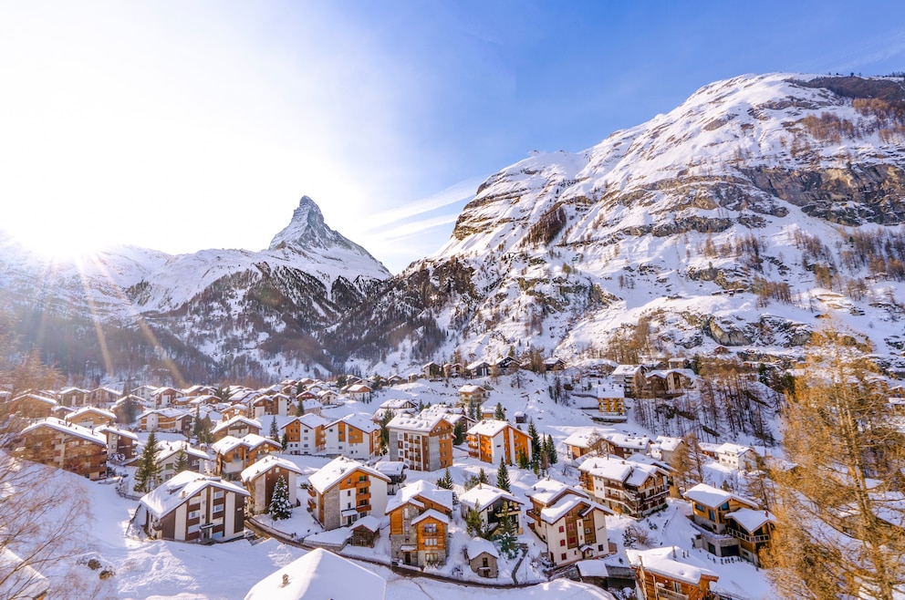 3. Zermatt – die Gemeinde liegt auf 1.600 Metern Höhe am Fuß des Matterhorns und ist bei Skifahrern, Wanderern und Kletterern überaus beliebt