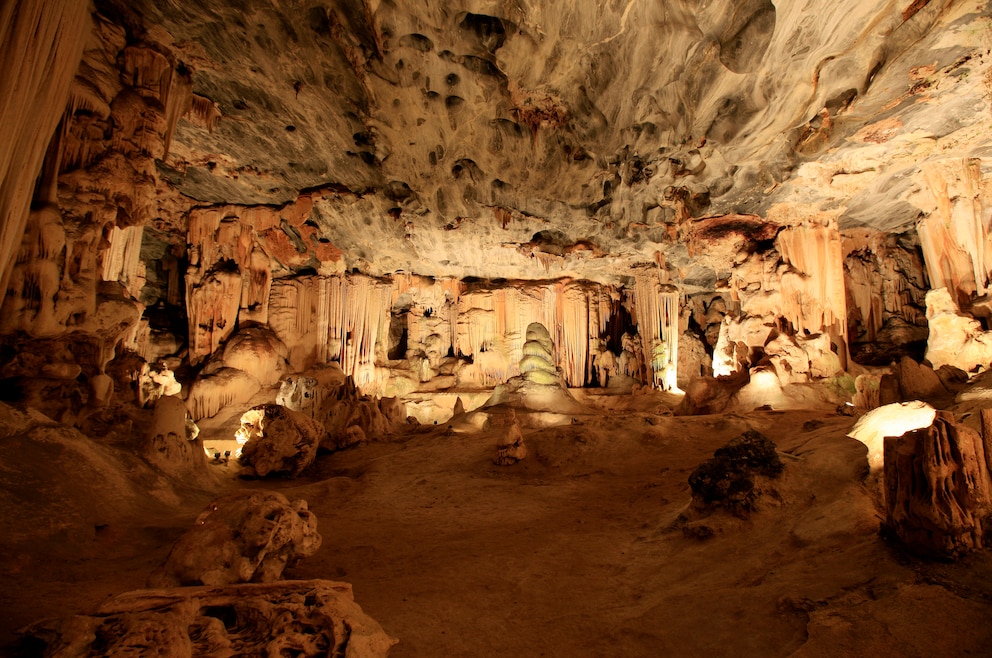 8. Das beeindruckende Höhlensystem Cango Caves besuchen