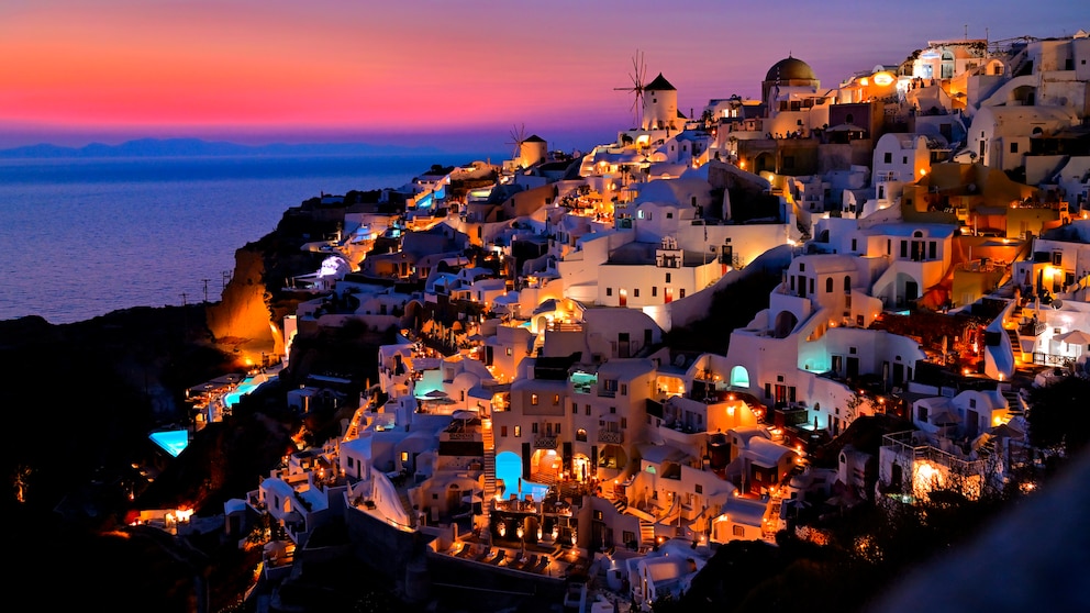 Santorin ist ein beliebtes Ziel bei Griechenland-Touristen. Wer dort übernachtet, muss je nach Hotel zwischen 1,50 und 10 Euro pro Nacht bezahlen.