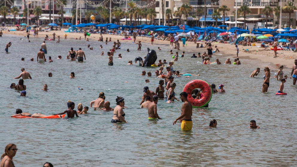 Badende in Benidorm, Spanien