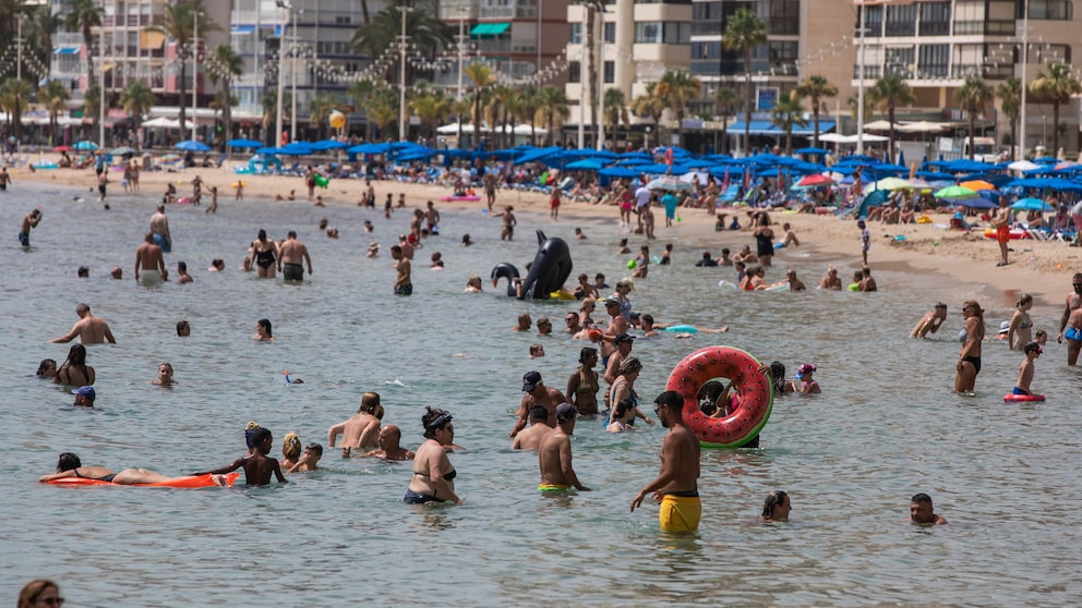 Badende in Benidorm, Spanien