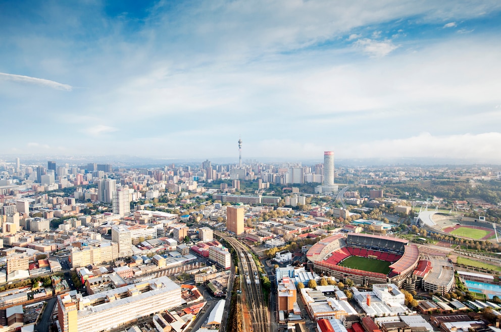2. Johannesburg – die größte Stadt des Landes liegt im Nordosten. Zu ihr gehört mittlerweile die große Township Soweto, in der einst Desmond Tutu und Nelson Mandela lebten.