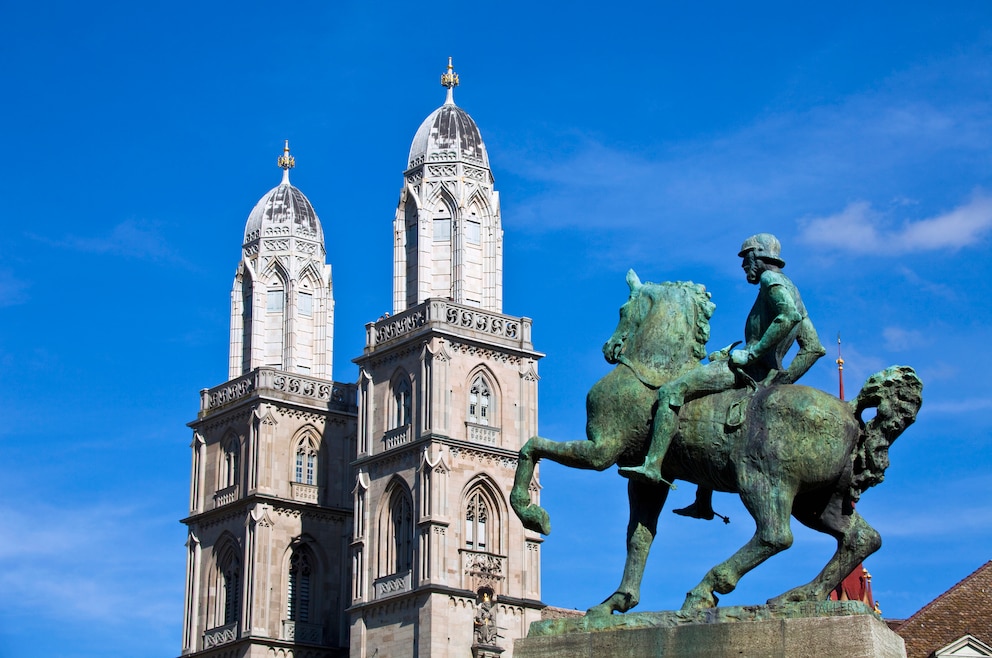 9. Grossmünster – die romanische Züricher Kirche entstand zwischen den Jahren 1100 und 1220