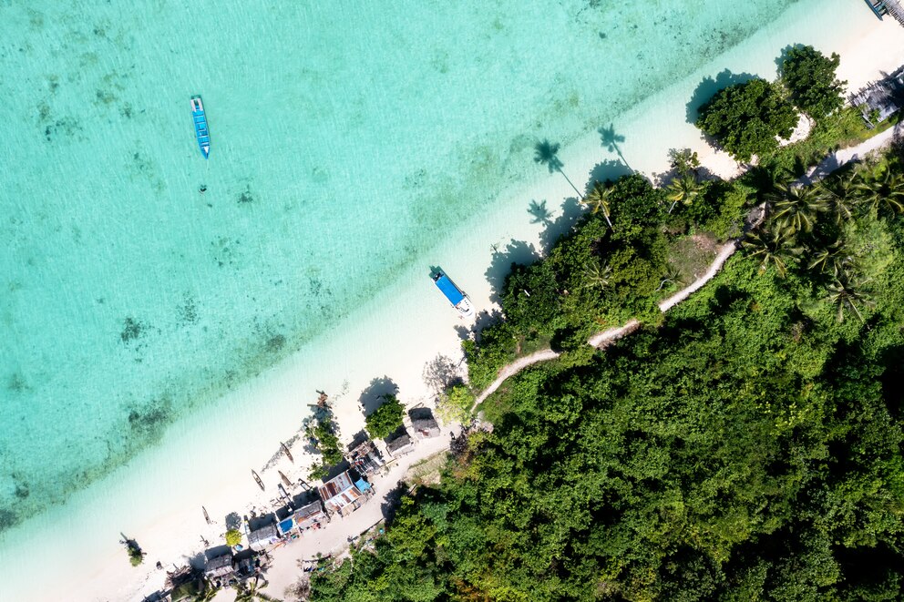 Sand, Meer, Sonne – das Glück kann auf Malaysias Inseln so einfach sein.