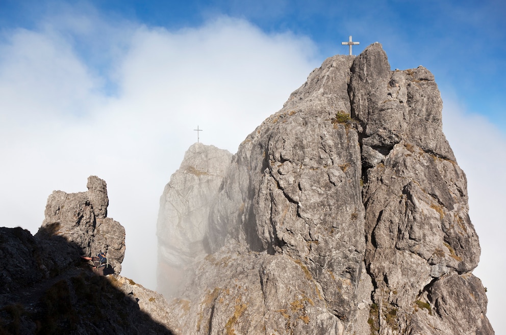 10. Drei Schwestern – die drei Berggipfel sind Teil einer Bergkette im Rätikon, einer Gebirgsgruppe der westlichen Zentralalpen. Die Große Schwester hat eine Höhe von 2.053 Metern