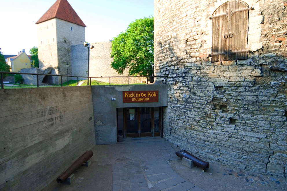 8. Festungsmuseum Kiek in de Kök – in dem restaurierten Kanonenturm aus dem 15. Jahrhundert befindet sich heute ein Museum mit Ausstellungen und Führungen durch Geheimtunnel