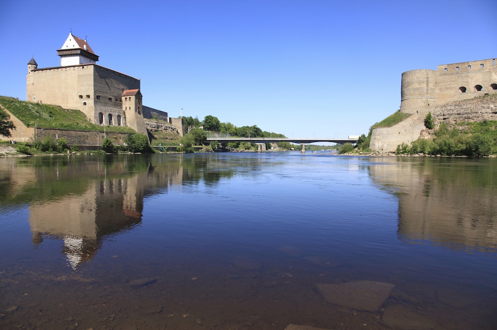7. Über die Narva-Flusspromenade spazieren und rüber nach Russland schauen (die Narva ist die natürliche Landesgrenze zwischen Russland und Estland, beziehungsweise an dieser Stelle der EU)