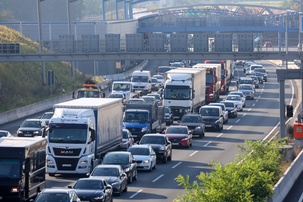 Viele Staus auf Deutschlands Autobahnen zum Ende der Osterferien