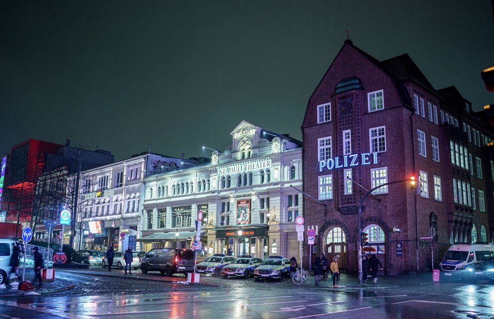 Davidwache und „St. Pauli Theater“