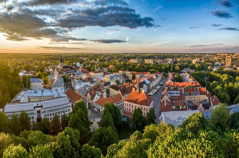 2. Tartu – die bevölkerungsmäßig zweitgrößte Stadt Estlands (nach Tallinn) ist auch der Sitz von Sitz von Estlands größter und ältester Universität, der Universität Tartu