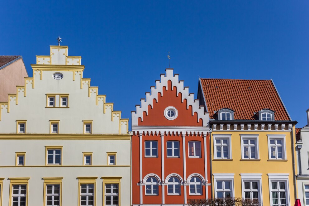 Die bunten Häuser sind typisch für die Greifswalder Innenstadt.