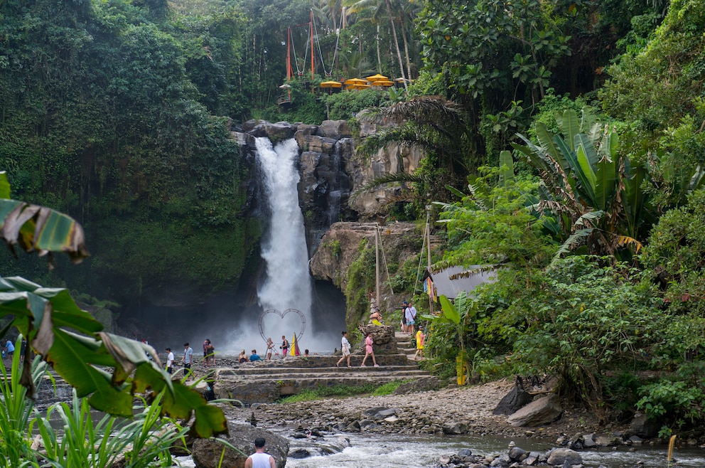 9. Tegenungan-Wasserfall – der beliebte Wasserfall befindet sich im Dorf Tegenungan Kemenuh am Fluss Petanu, unweit der Städte Denpasar und Ubud