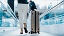 Mit einem Stand-by-Ticket ist man noch nicht auf dem Weg in den sicheren Urlaub. In Zeiten erhöhten Reiseaufkommens kann die Warterei auf einen freien Platz regelrecht zur Odyssee werden.