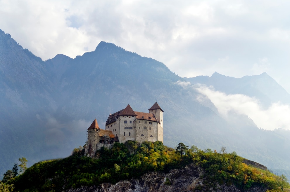 2. Die Burg Gutenberg aus dem Hochmittelalter in Balzers besuchen