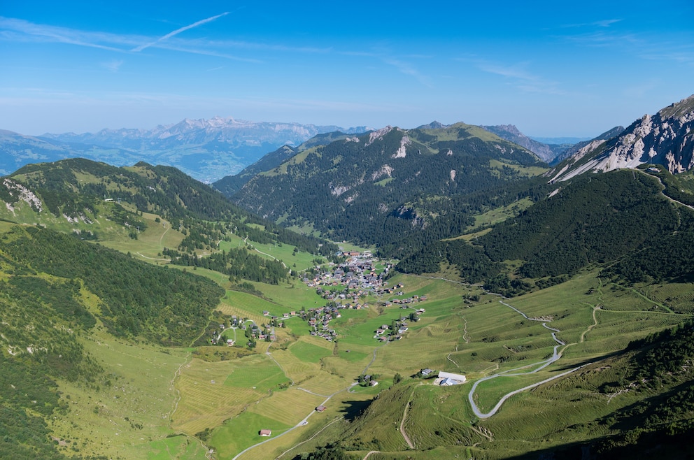 2. Malbun – auf 1.600 Metern Höhe liegt dieses beliebte Dorf Liechtensteins inmitten von Bergen