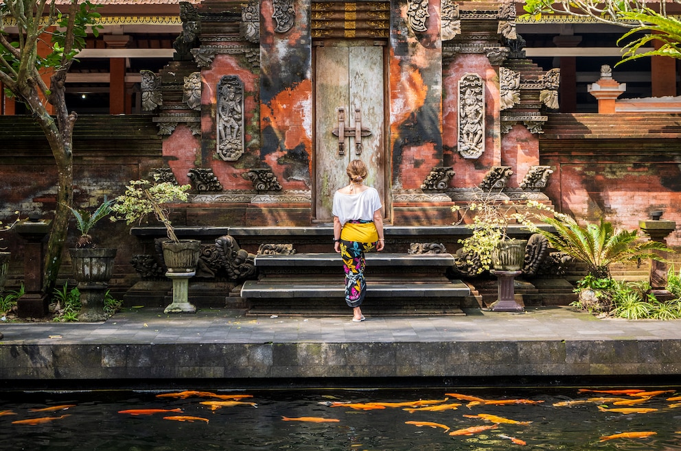 3. Pura Tirta Empul – der balinesisch-hinduistische Wassertempel steht in der Nähe der Stadt Tampaksiring und ist für sein heiliges Quellwasser berühmt, das balinesische Hindus zur rituellen Reinigung besuchen