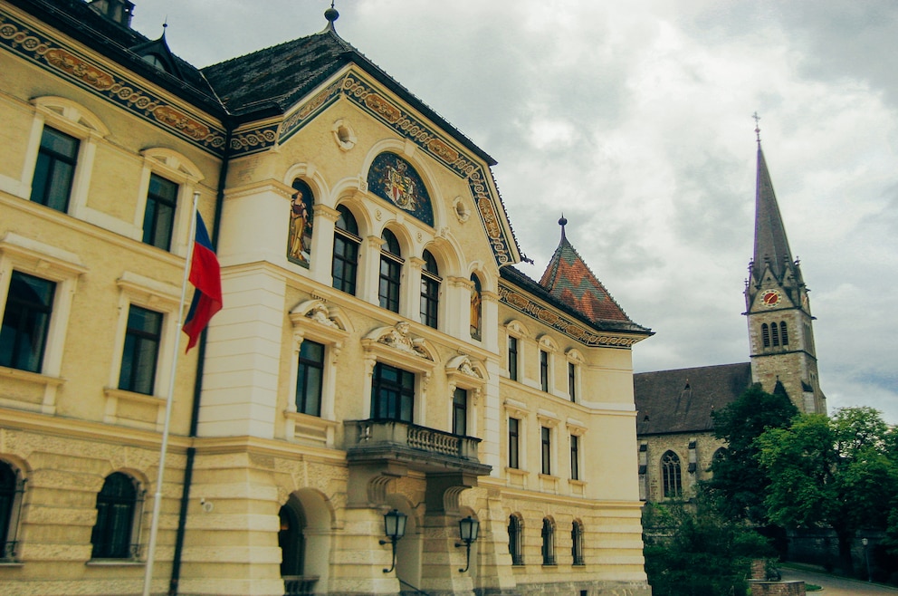 9. Regierungsgebäude des Fürstentums Liechtenstein – das zwischen 1903 und 1905 errichtete Gebäude steht in Vaduz und ist der Sitz der Regierung