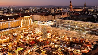Viele Weihnachtsmärkte öffnen Ende November, wie der Dresdener Striezelmarkt. Vereinzelt starten jedoch einige Weihnachtsmärkte auch schon früher.