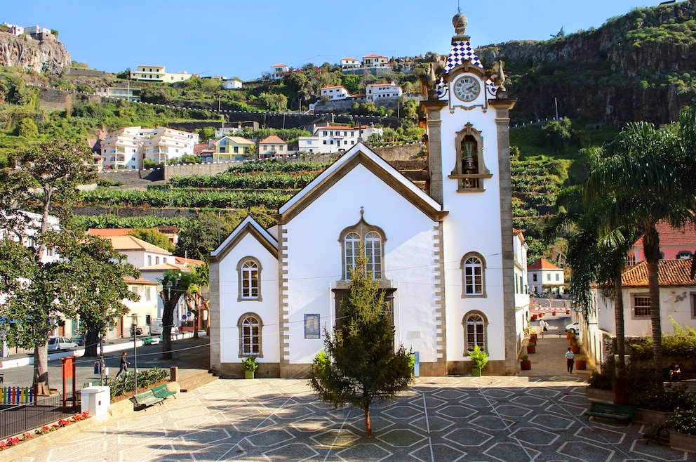 10. Ribeira Brava – die Kleinstadt liegt ungefähr 15 Kilometer westlich von Funchal im Süden der Insel Madeira