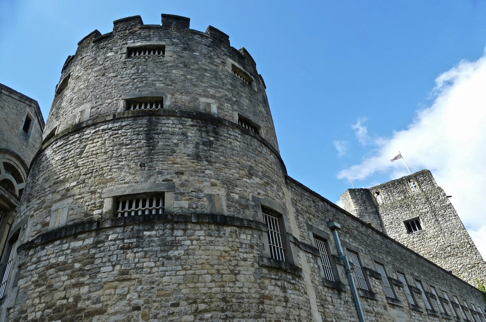 14. Oxford Castle &amp; Prison – das mittelalterliche Schloss im Westen Oxfords wurde teilweise als Gefängnis genutzt. Heute befindet sich in Teilen davon ein Hotel.