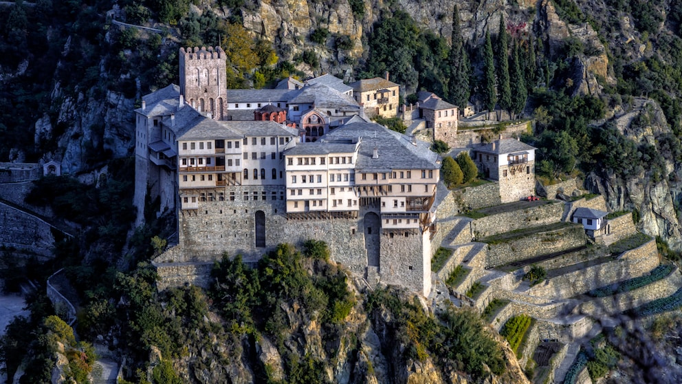 Das Kloster Dionysiou befindet sich in der Mönche Republik auf der Halbinsel Athos.