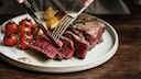 Im Rahmen der „World Steak Challenge 2023“ wurde das beste Steak der Welt gekürt. Unter den Gewinnern ist auch ein europäisches Steak.