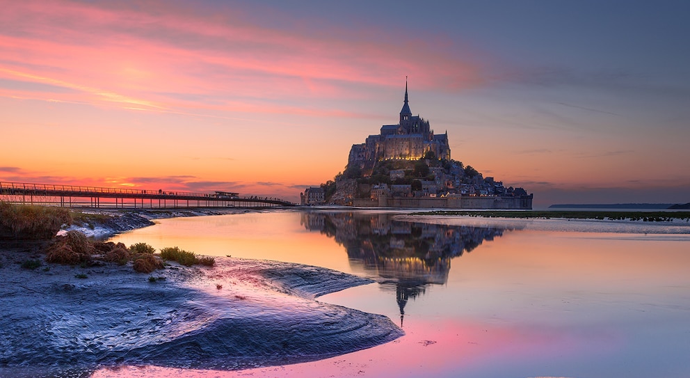 Der Mont Saint-Michel ist eines der atemberaubenden Naturwunder in Frankreich