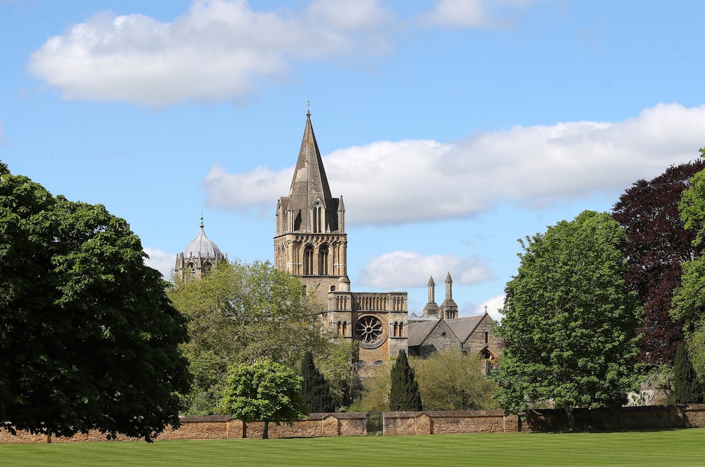 7. Christ Church Cathedral – die Kathedrale ist die Bischofskirche des Bistums Oxford und die Kirche des Christ Church Colleges