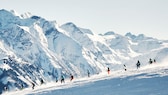 Auf die Nase gefallen? Nicht entmutigen lassen! Auch als Erwachsener kann man noch zum Ski-Profi werden.