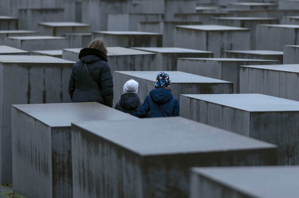 7. Denkmal für die ermordeten Juden Europas – das Holocaust-Mahnmal in Mitte erinnert an die rund sechs Millionen Juden, die unter den Nationalsozialisten ermordet wurden
