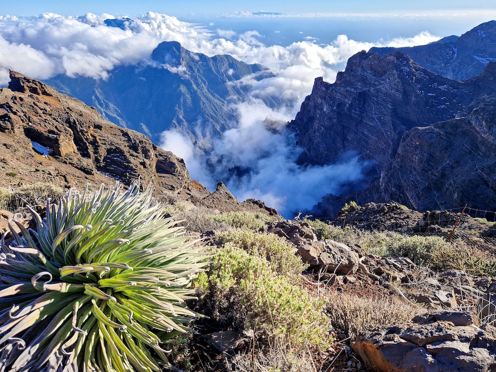 Der höchste Punkt der kanarischen Insel La Palma ist der Roque de las Muchachos. Von ihm sieht man den Caldera de Taburiente, einen Nationalpark.