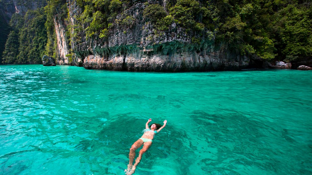 Thailand ist ein beliebtes Urlaubsziel in Südostasien – auch wegen seines türkisfarbenen Wassers