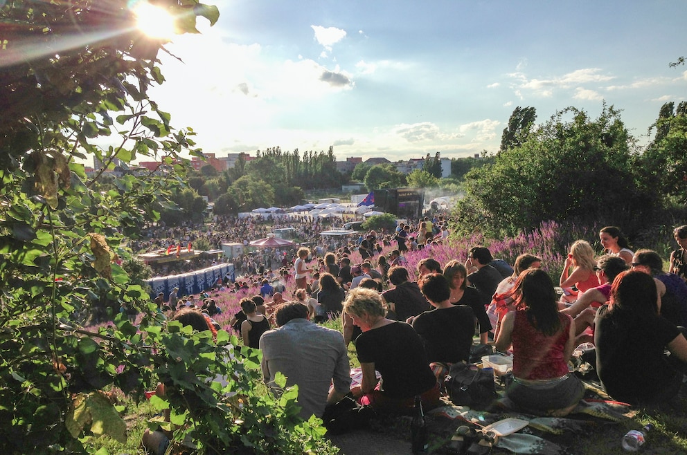 2. Den Sommer genießen mit Freiluftkinos, Drinks an der Spree oder in den vielen Parks