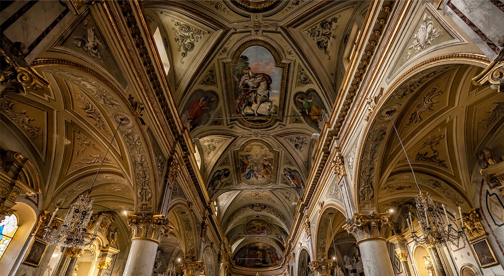 Die St. Martino Kirche beeindruckt mit ihrer Architektur