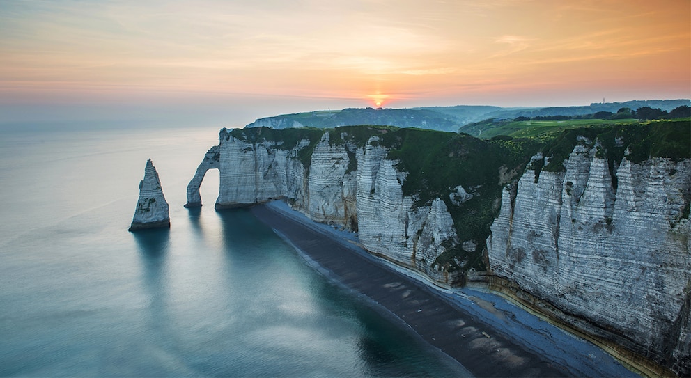 Nicht nur Deutschland, auch Frankreich hat spektakuläre Kreidefelsen. Sie befinden sich in der Gemeinde Étretat in der Normandie.