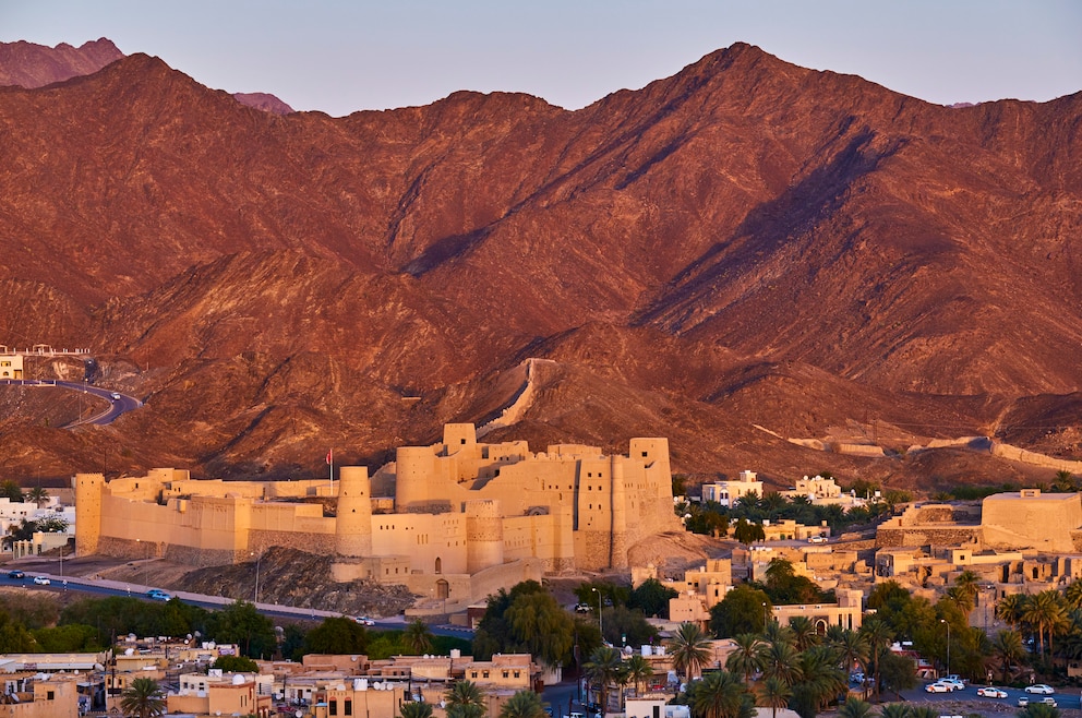 8. Bahla – die Oasenstadt ist eine der ältesten Königstädte des Landes am Fuße des Gebirges Dschabal al-Achdar, südlich von Maskat 