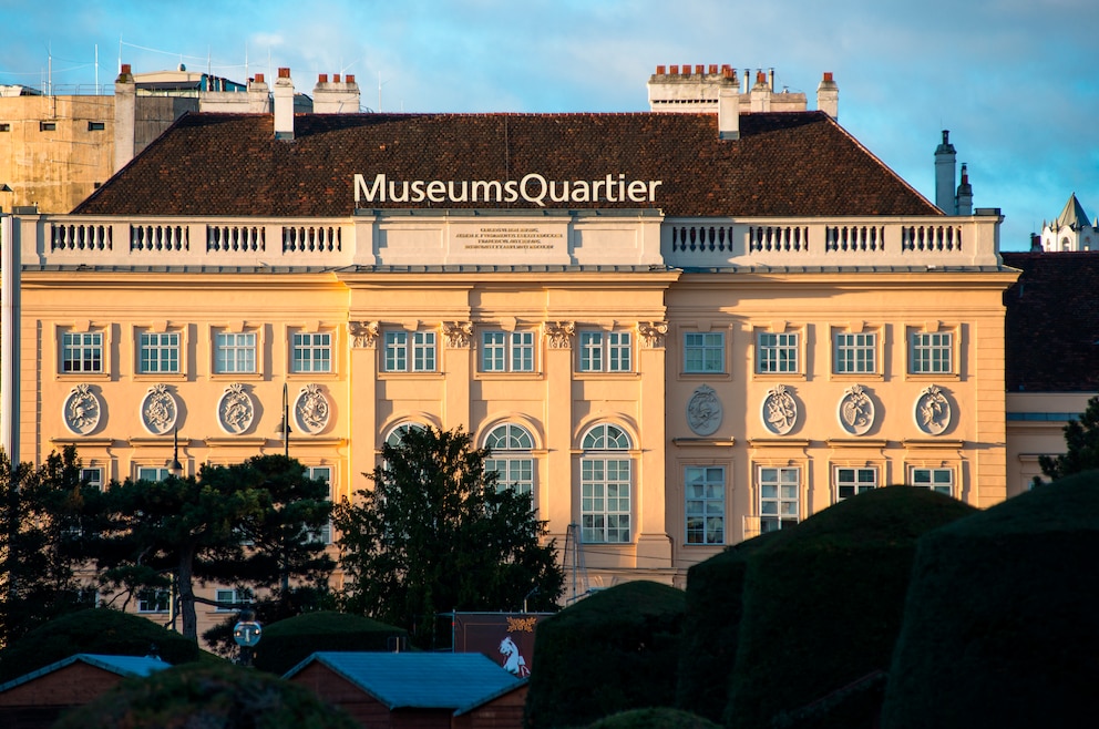 10. MuseumsQuartier – das Kunstzentrum im 7. Wiener Gemeindebezirk beheimatet 60 kulturelle Institutionen