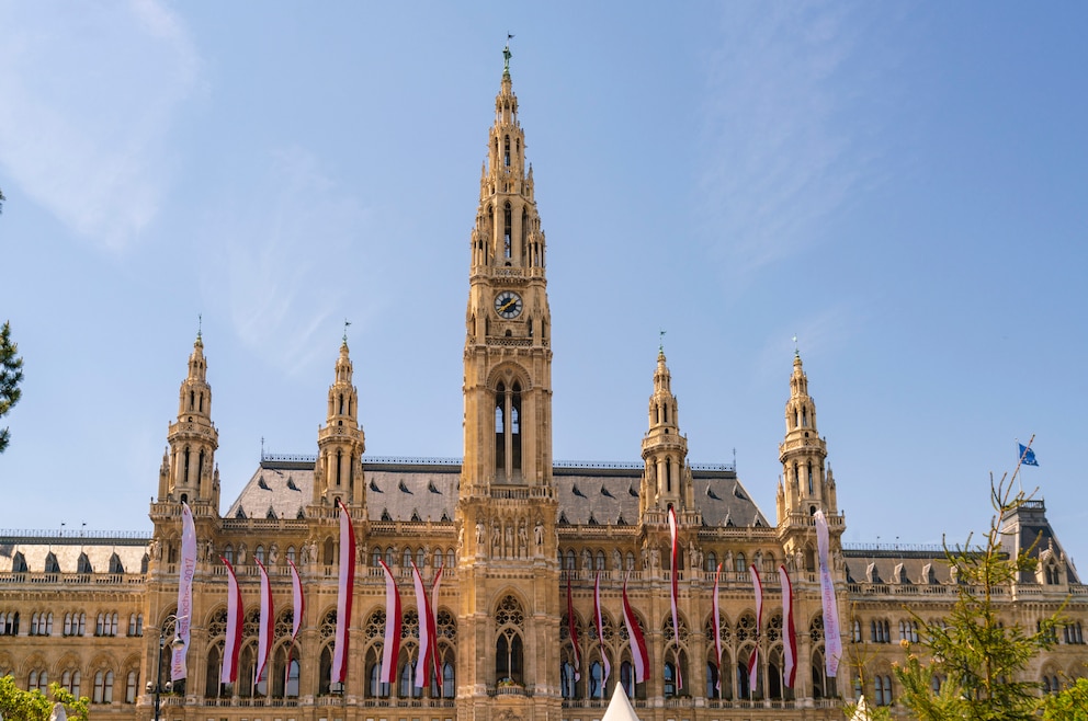 13. Rathaus der Stadt Wien – das neogotische Rathaus befindet sich im im 1. Wiener Gemeindebezirk, Innere Stadt