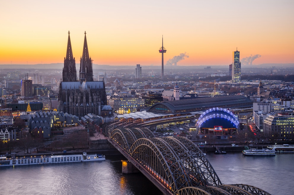 4. Köln – die vierte Millionenstadt mit 1,08 Millionen Einwohnern befindet sich im Westen am Rhein und ist rund 2.000 Jahre alt