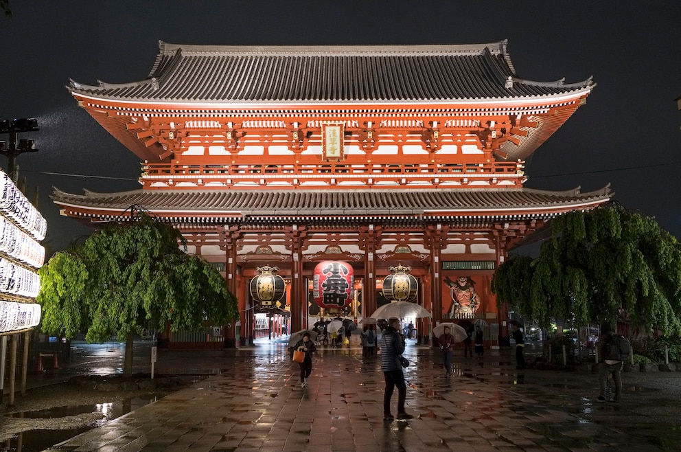 6. Asakusa-Schrein (auch Sensō-ji oder Kinryūzan) – der buddhistische Tempel in Tokio ist der älteste und bedeutendste Tempel der Stadt