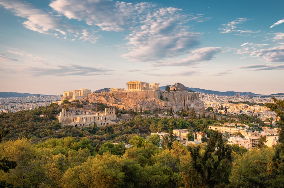 1. Akropolis – die berühmteste Stadtfestung des antiken Griechenlands steht in Athen