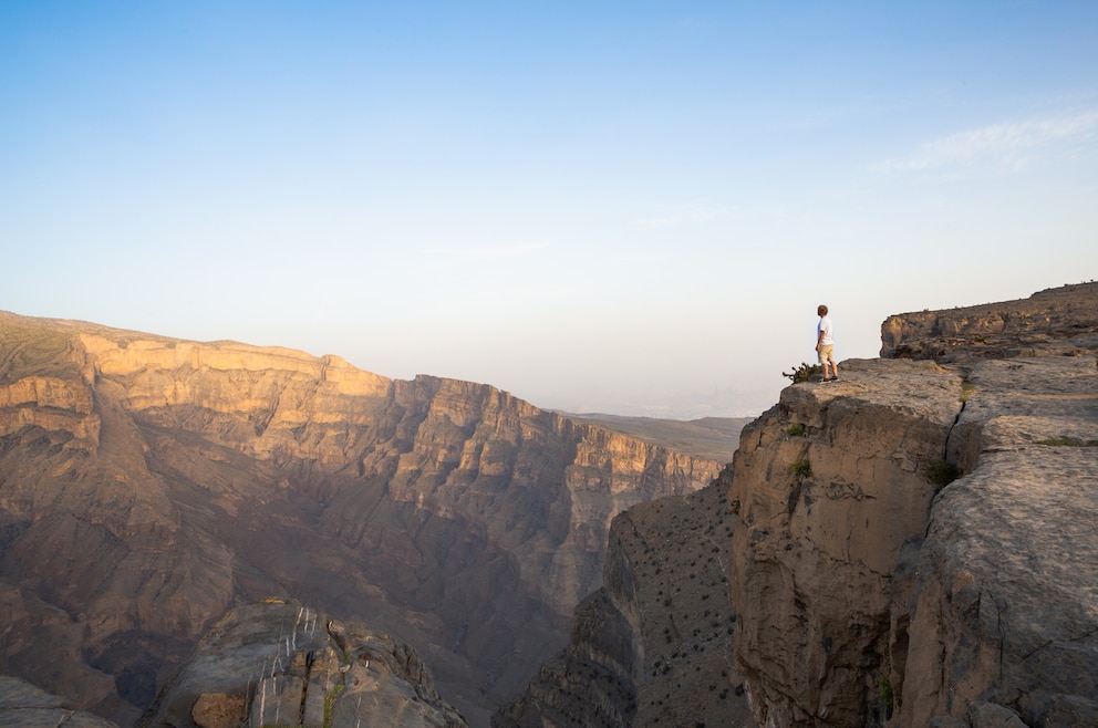 8. Dschabal Schams – der, mit rund 3.000 Metern Höhe, höchste Berg des Oman befindet sich im Gebirge Dschabal al-Achdar